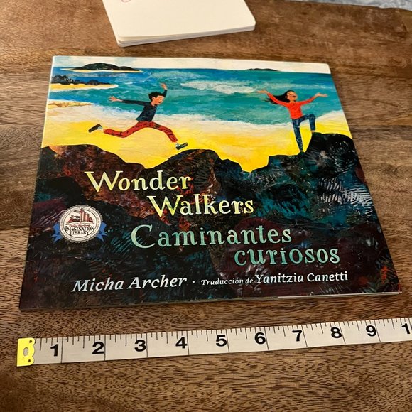 5/$20 Wonder Walkers Caminantes Curiosos Paperback Micha Archer - Picture 1 of 3
